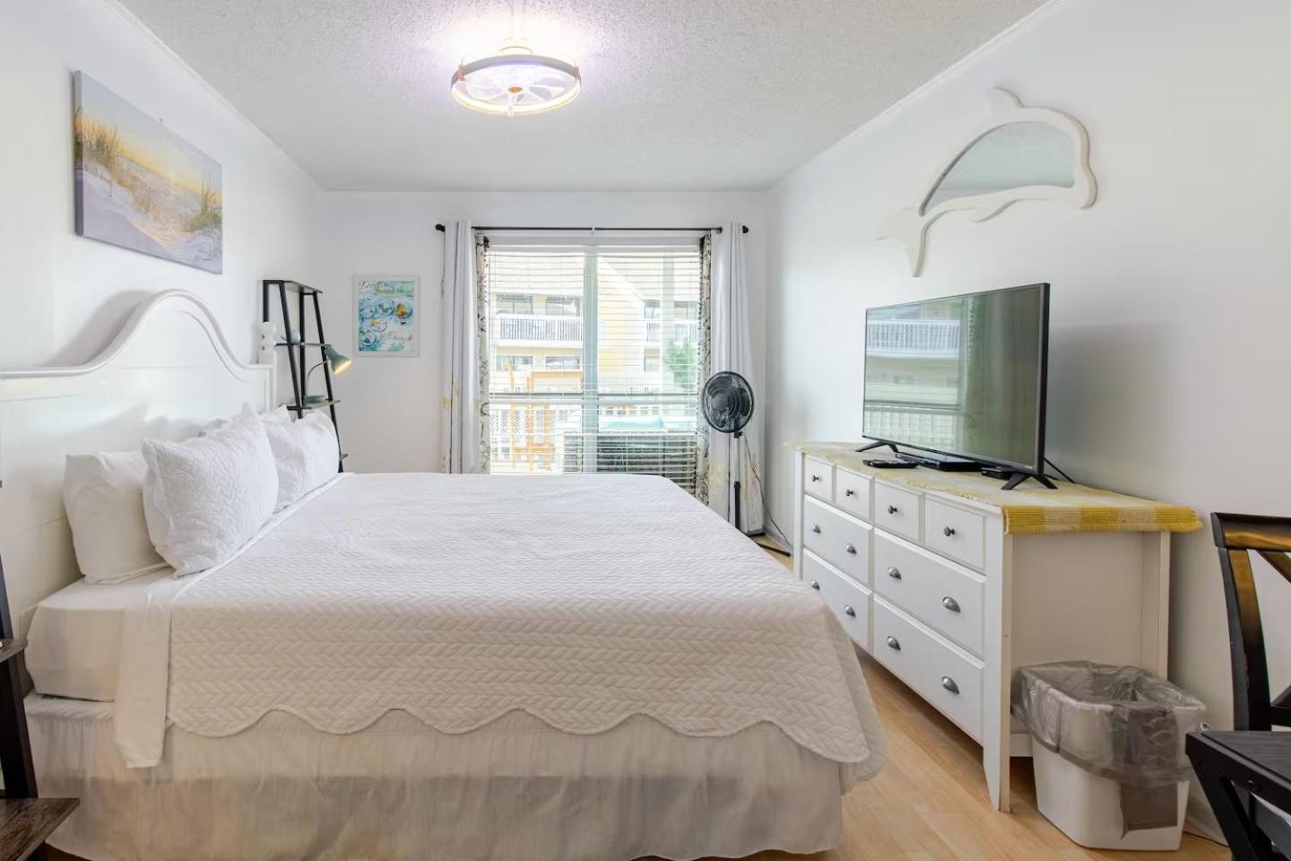 Boathouse Condo, Downtown Harbor, Private Access, Waterfront, On Golf Course, Water Taxi Pickup *